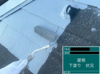 東大阪市　屋根塗装　下塗り施工中