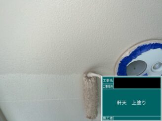 外壁塗装 東大阪 軒天井施工 上塗り