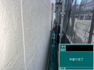 外壁塗装 東大阪市 中塗り施工
