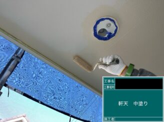 外壁塗装 東大阪 軒天井施工 中塗り