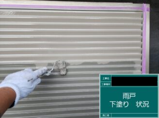 外壁塗装 東大阪 付帯部施工下塗り施工中