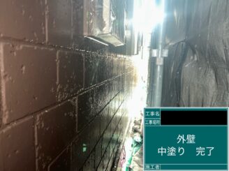 八尾市 外壁塗装 中塗り施工後