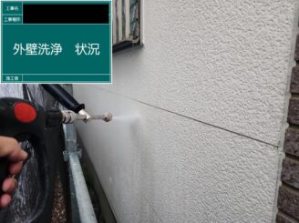 外壁塗装 東大阪市 高圧洗浄中