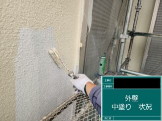 外壁塗装 東大阪 中塗り施工中