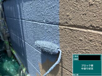 外塀塗装 東大阪市 中塗り施工中