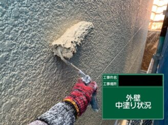 外壁塗装　東大阪市　中塗り施工中