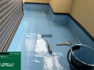 東大阪市　ベランダ防水　ウレタン防水2層目施工中