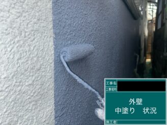 外壁塗装 東大阪市 中塗り施工