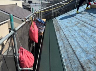 東大阪市　屋根カバー　防水紙敷設