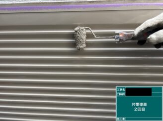 東大阪　外壁塗装　付帯部施工　2回目施工中