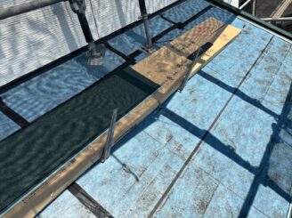 東大阪市　屋根カバー工法　防水紙敷設