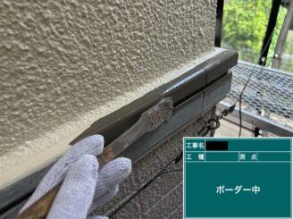 東大阪市　外壁塗装　付帯部施工　ボーダー施工中