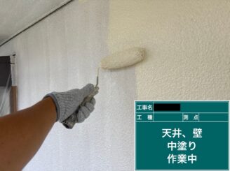 外壁塗装　東大阪　中塗り施工中