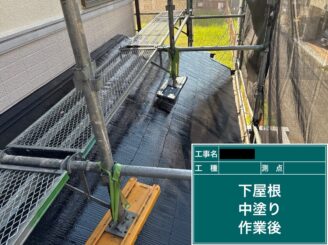 東大阪市　屋根塗装　中塗り施工後