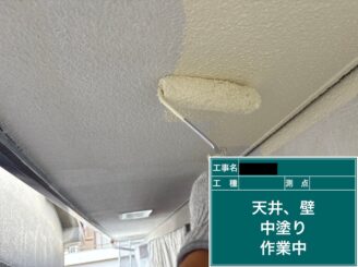 東大阪市　外壁塗装　軒天井施工　中塗り施工中