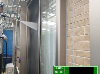 大東市 外壁塗装 高圧洗浄中1